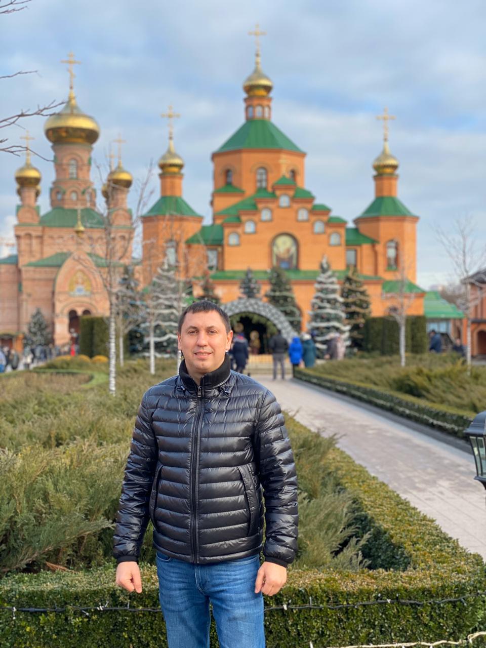 Я щиро вітаю кожного з вас зі світлим святом Різдва Христового!