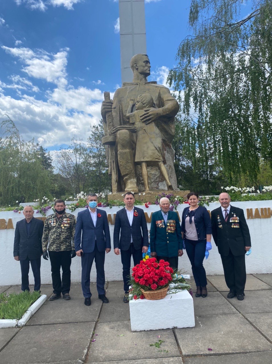 Місто Городище. Привітав ветеранів та поклав квіти біля Обеліска Слави