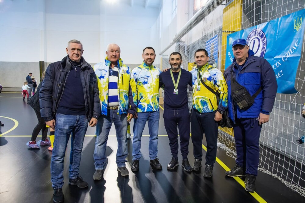 Андрій Стріхарський підтримує юних футболістів