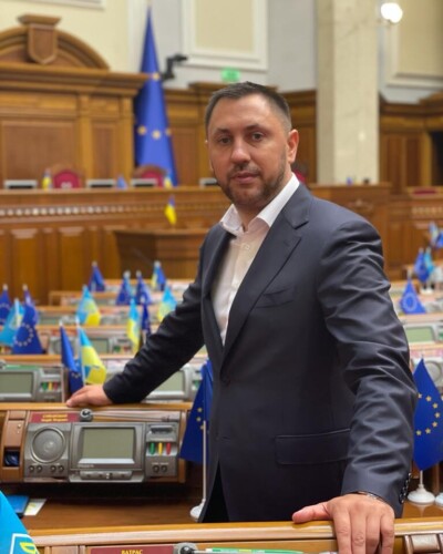 На пленарному засіданні Верховна Рада прийняла у першому читанні 14  законопроєктів.