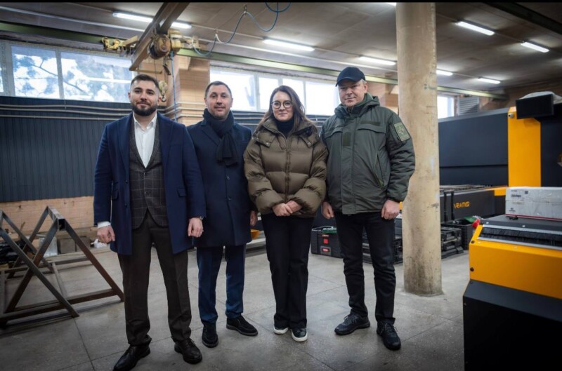 Разом з Юлією Свириденко відвідав декілька підприємств в Черкаській області